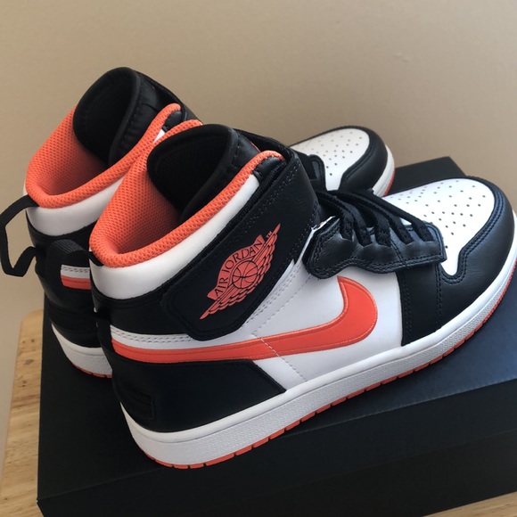 🖤🧡NIKE AIR JORDAN 1 HI FLYEASE SNEAKERS🧡🖤 - Picture 6 of 12